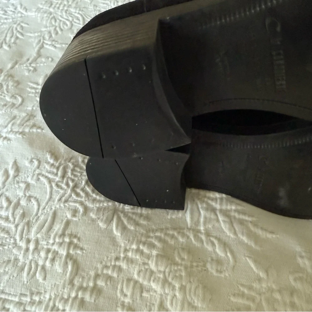 La CANADIENNE Black Suede Ankle Booties size 8.5